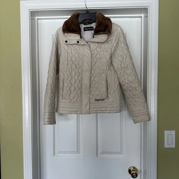 Marmot Quilted Jacket Faux Fur Collar Beige Women’s Medium - Picture 2 of 9